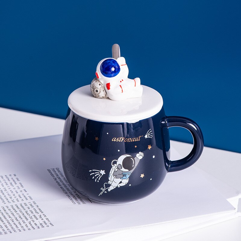 Creative Cartoon Ceramic Mug with Lid Cute Astronaut Water Mug Office Coffee Mug Practical Gift Mug Coffee Cup