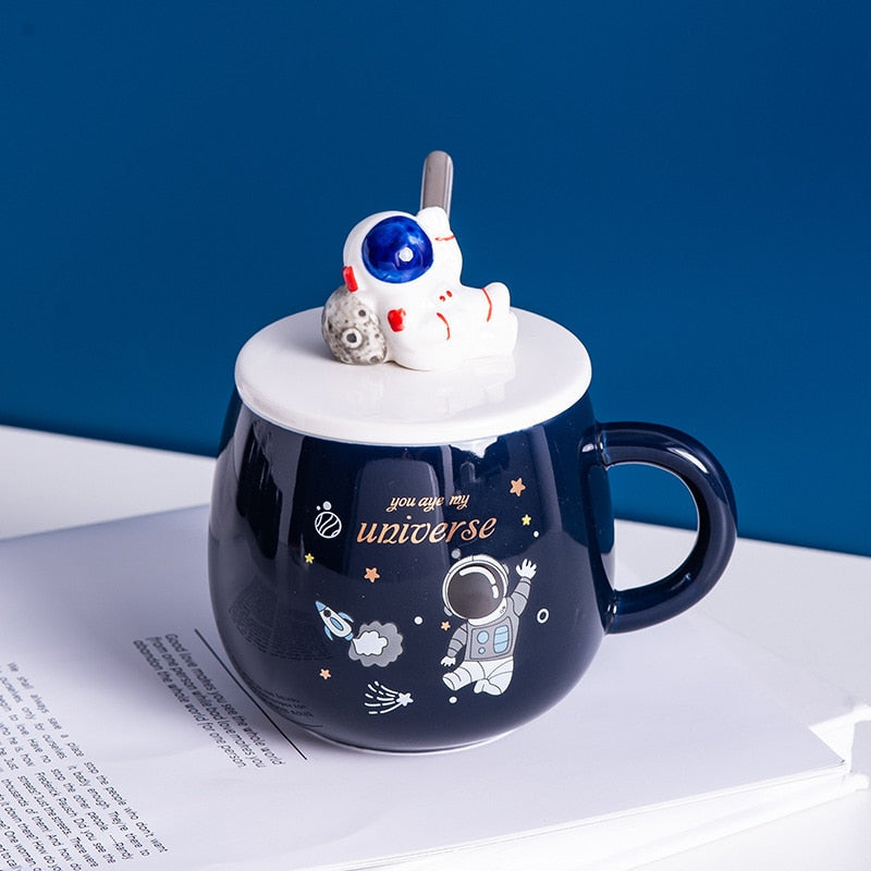 Creative Cartoon Ceramic Mug with Lid Cute Astronaut Water Mug Office Coffee Mug Practical Gift Mug Coffee Cup